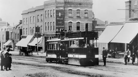 Dampfstraßenbahn in Nord-London in den 1880er Jahren